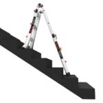 Échelle pliante télescopique en aluminium 4x3 marches sur escalier noir