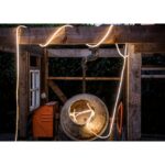Ruban LED chantier 50 m 4000K IP65 avec câble posé sur structure bois