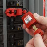 Cadenas de consignation compact rouge nylon avec étiquette Danger Locked Out
