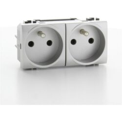 Prise double précâblée Tech 16A 250V, finition aluminium
