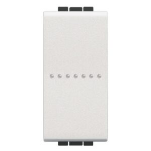 Poussoir axial normalement ouvert 10A 1 module blanc avec six points de repérage