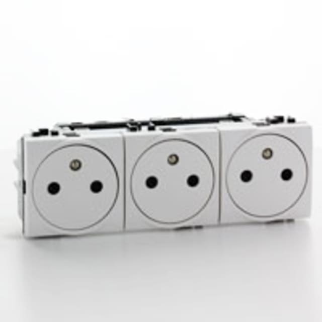 BTICINO - LivingLight triple prise précâblée affleurante - 3x 2P+T 16A 250V blanc - N4142M3AF BTICINO - LivingLight triple prise précâblée affleurante - 3x 2P+T 16A 250V blanc - N4142M3AF
