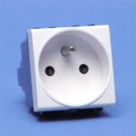 BTICINO - Prise Light - 2P+T - 10/16A - 250V - contacts protégés - 2 modules - CEBEC - N4142