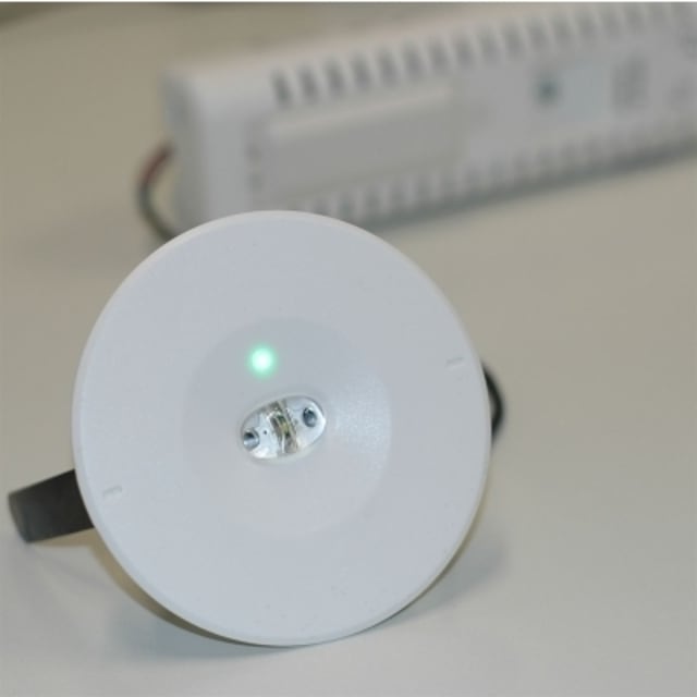 EATON Guide LED de secours rond encastrable MP2E1HIS Guide LED de secours rond encastrable blanc avec voyant vert et fixation intégrée