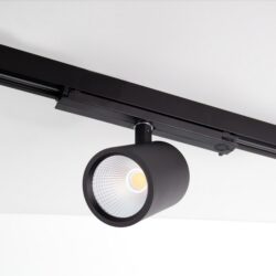 Détails visibles de Spot LED sur rail DALI 40° Midi Tube T oneTRAC pour Éclairage sur rail