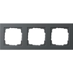 Cadre de finition triple anthracite avec trois ouvertures carrées pour appareillage électrique