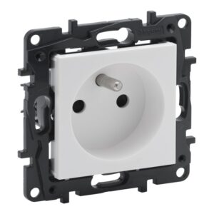 LEGRAND - Niloé prise 2P+T-16A-250V à griffes-blanc - NNP3100WH