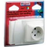 LEGRAND - Oteo prise 2 P + T spéc. DLP 10/16A-250V - vente en magasin - 491362