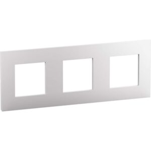 Plaque de finition triple blanc mat avec trois ouvertures carrées