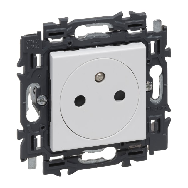 LEGRAND - Valena Next prise 2P+T 16A affleurante appareil complet blanc à griffes - 741530 LEGRAND - Valena Next prise 2P+T 16A affleurante appareil complet blanc à griffes - 741530