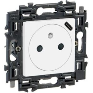 Prise 2P plus T blanche à griffes avec chargeur USB intégré et broches rondes