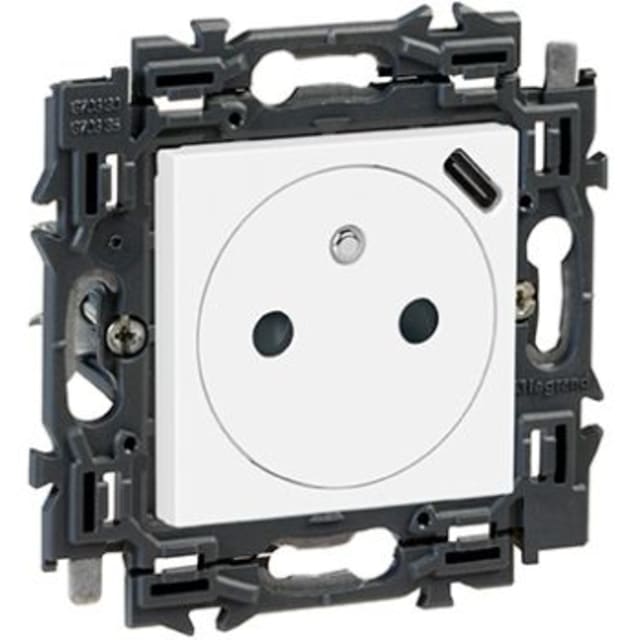 LEGRAND - Valena Next prise 2P+T + chargeur USB 1100mA int app complet blanc à griffes - 741537 LEGRAND - Valena Next prise 2P+T + chargeur USB 1100mA int app complet blanc à griffes - 741537