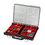 Organiseur fin Packout ouvert avec compartiments rouges modulables et petites pièces rangées