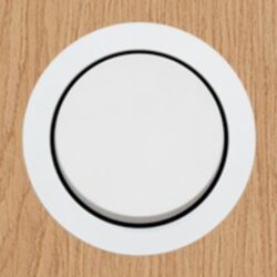 Interrupteur unipolaire rond blanc avec cerclage aluminium et bouton central affleurant