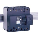 Schneider Distribution - disjoncteur modulaire Multi 9 - NG125N - 4 pôles - 32 A - courbe C - 18653