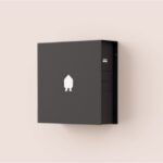 borne murale noire avec deux prises de recharge EV Core Socket