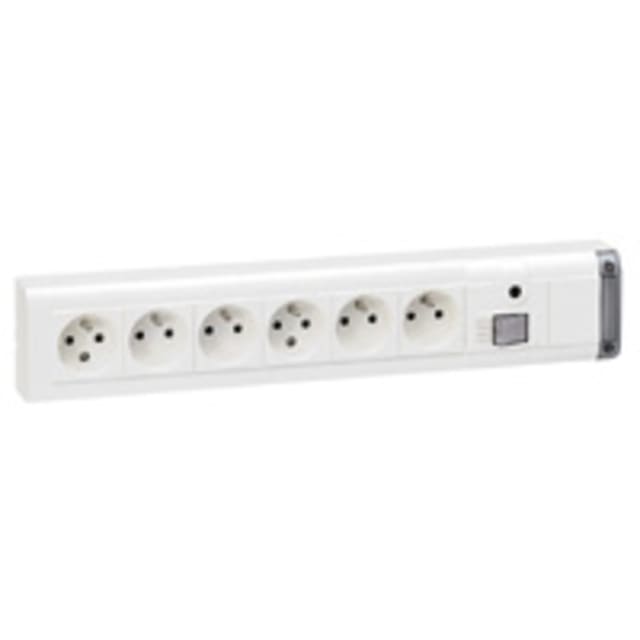 Bloc multiprise 6 prises LEGRAND Revolution détail produit Détails visibles de Bloc multiprise 6 prises avec interrupteur 16A blanc pour Multiprises