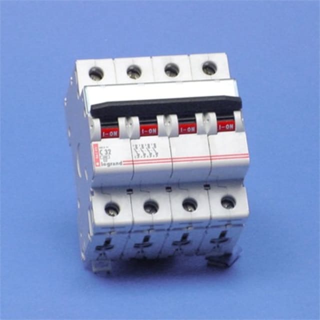 LEGRAND - Disj. DE - 3 kA 4p c32 4 mod Lexic 400 V - 006145