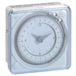 LEGRAND - Inter horaire - 24h. 1 sortie Analogique 230 V - en saillie - 049983