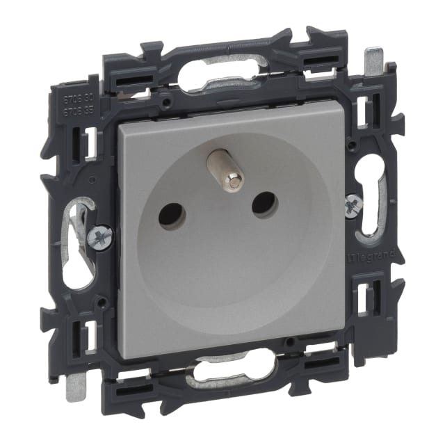 LEGRAND - Valena Next prise 2P+T 16A appareil complet alu à griffes - 741620 LEGRAND - Valena Next prise 2P+T 16A appareil complet alu à griffes - 741620