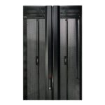 Kit de finition pour baie NetShelter SX, configuration visible, vue complémentaire 2