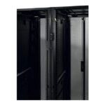 Kit de finition pour baie NetShelter SX, configuration visible, vue complémentaire 5