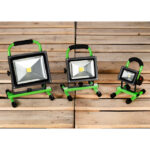 Projecteur LED portable rechargeable 900 lm IP65 vert, configuration visible, vue complémentaire 1