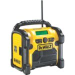 Radio de chantier FM DAB+ 12V 18V XR avec chargeur, configuration visible, vue complémentaire 1