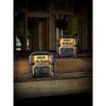 Radio de chantier FM DAB+ 12V 18V XR avec chargeur, configuration visible, vue complémentaire 6