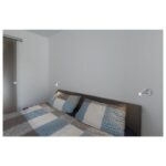 Applique LED orientable blanche avec interrupteur, configuration visible, vue complémentaire 1