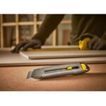Cutter interlock 18 mm avec lame sécable, configuration visible, vue complémentaire 3