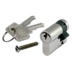 Serrure demi-cylindre carré 8 mm, configuration visible