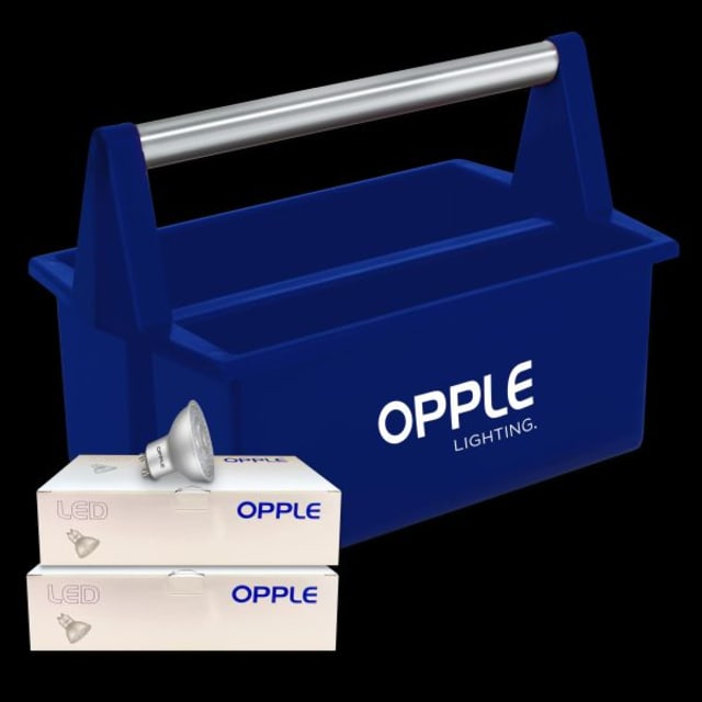 Boîte à outils bleue accompagnée de boîtes de lampes et d’une ampoule