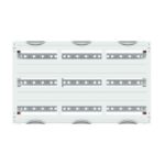 Module gris à trois rangées d’ouvertures et rails horizontaux avec passages supérieurs pour les câbles