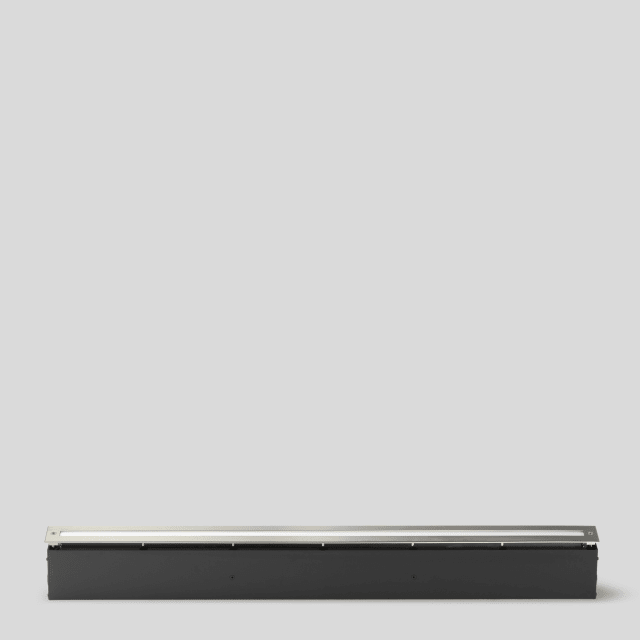 Bega ligne lumineuse avec boîtier d’encastrement sombre Luminaire linéaire encastrable avec longue bordure métallique claire et boîtier rectangulaire sombre