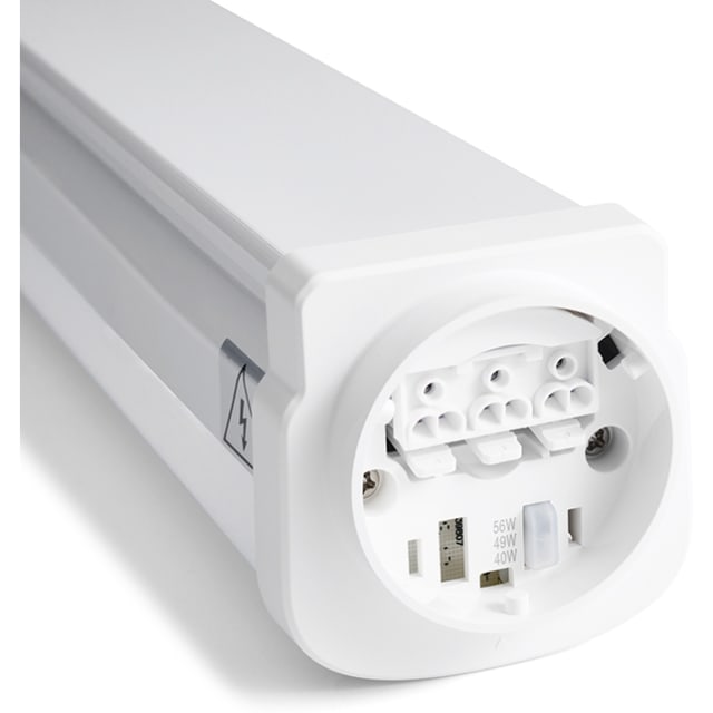 Luminaire linéaire blanc vu de biais avec connecteur multipolaire accessible à son extrémité