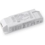 Boîtier d’alimentation blanc avec étiquette technique et connexions aux extrémités