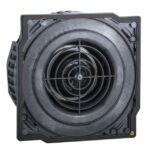 Face carrée du ventilateur avec hélice visible et grille circulaire centrale