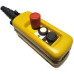 Boîte pendante jaune avec deux poussoirs contrastés, bouton rouge et manchon de câble noir