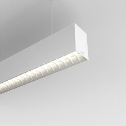 Profil blanc suspendu avec rangée de lentilles lumineuses en dessous