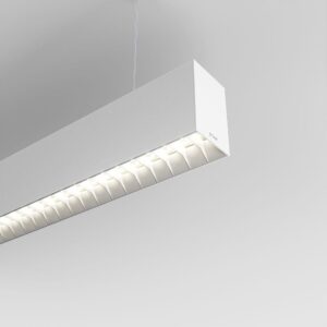 Profil blanc suspendu avec rangée de lentilles lumineuses en dessous