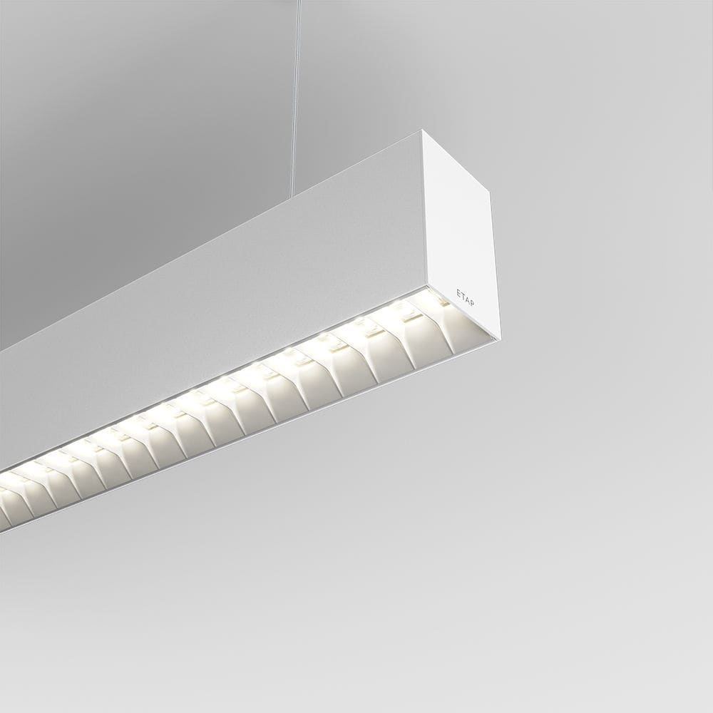 ETAP Ley V3, détail du luminaire W5 Profil blanc suspendu avec rangée de lentilles lumineuses en dessous