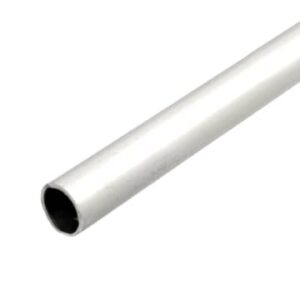 Tube blanc lisse et rigide avec ouverture circulaire à son extrémité